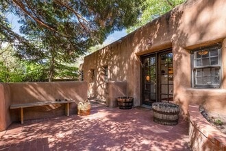 8905 Guadalupe Trail NW in Albuquerque, NM - Foto de edificio - Building Photo