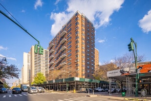 Strykers Bay Houses I in New York, NY - Building Photo