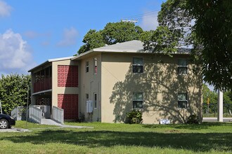 610 21st St in West Palm Beach, FL - Building Photo - Building Photo