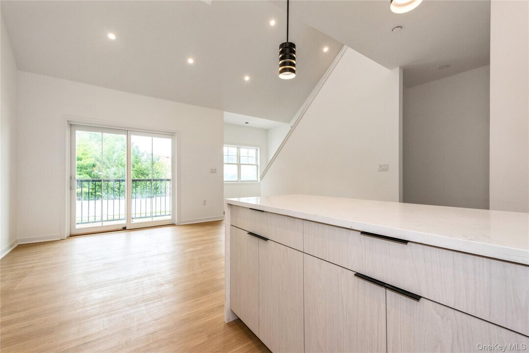 418 Atlantic Ave in Oceanside, NY - Building Photo