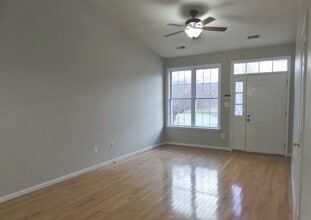 334 Lora Dr, Unit 334 Lora Drive in Woodstock, VA - Building Photo - Building Photo