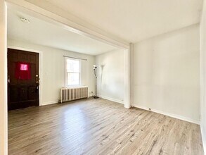 6 Chestnut St E in St Catharines, ON - Building Photo - Building Photo