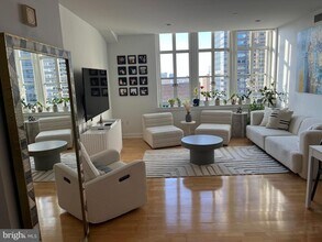 111 S 15th St in Philadelphia, PA - Building Photo - Building Photo