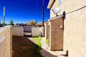 801 N Major Ave-Unit -Apt C in Henderson, NV - Building Photo - Building Photo