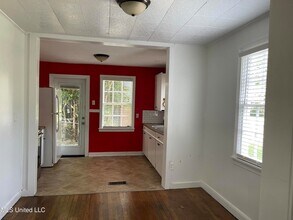 1015 Monroe St in Jackson, MS - Building Photo - Building Photo