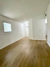 985 NE 33rd Terrace in Homestead, FL - Foto de edificio - Building Photo