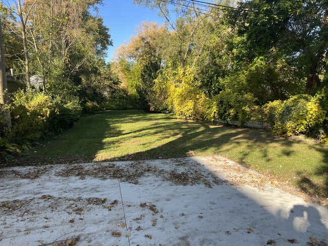825 Saint Louis St in Ferndale, MI - Building Photo - Building Photo