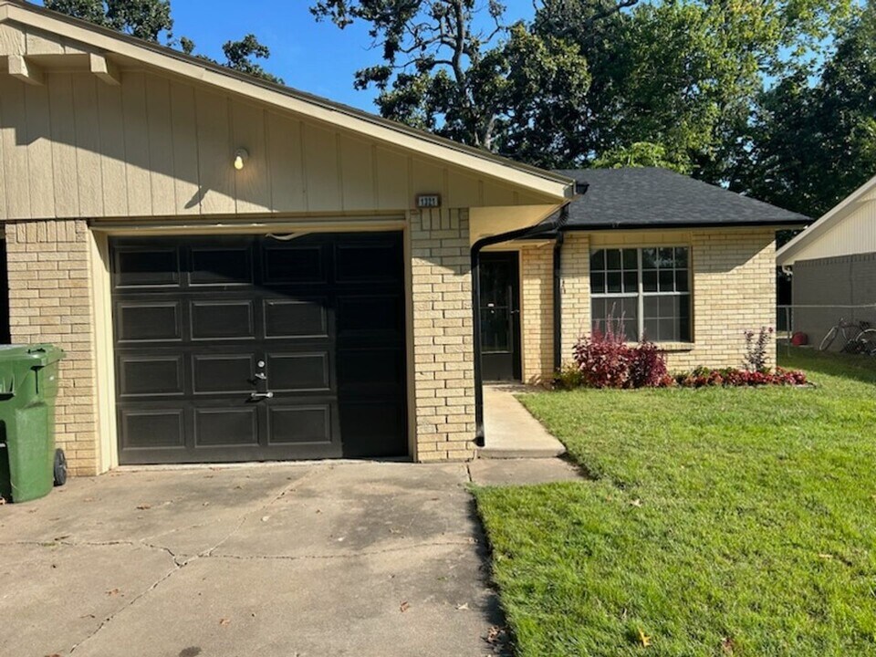 1321 Forest Dr in Rogers, AR - Building Photo