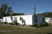 Pinetree Village Mobile Home Park in Lutz, FL - Foto de edificio - Building Photo