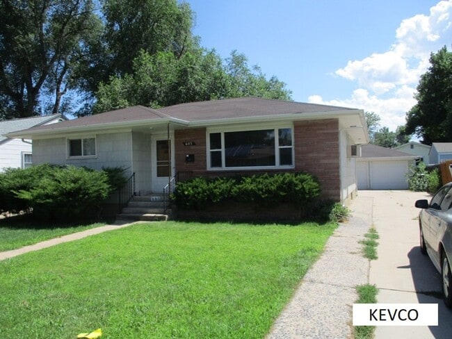 603 E Prospect Rd