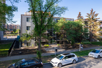 1333 13th Ave SW in Calgary, AB - Building Photo - Building Photo