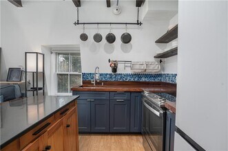 35 Pelham St in Newport, RI - Foto de edificio - Building Photo