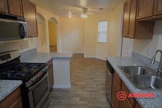 2928 Meadow Ridge Ave in Bakersfield, CA - Building Photo - Building Photo