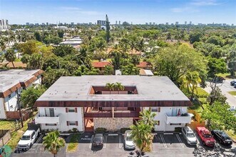 230 SW 1st St in Pompano Beach, FL - Foto de edificio - Building Photo