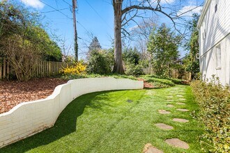 203 Elmwood Dr in Greensboro, NC - Building Photo - Building Photo