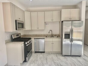 5530 Hirondel in Houston, TX - Foto de edificio - Building Photo