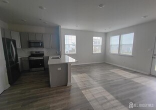 25 Elliot Ln in Mount Holly, NJ - Building Photo - Building Photo