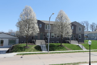 The Village in Omaha, NE - Foto de edificio - Building Photo