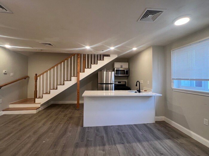 28 Otis St, Unit 1 in Somerville, MA - Building Photo