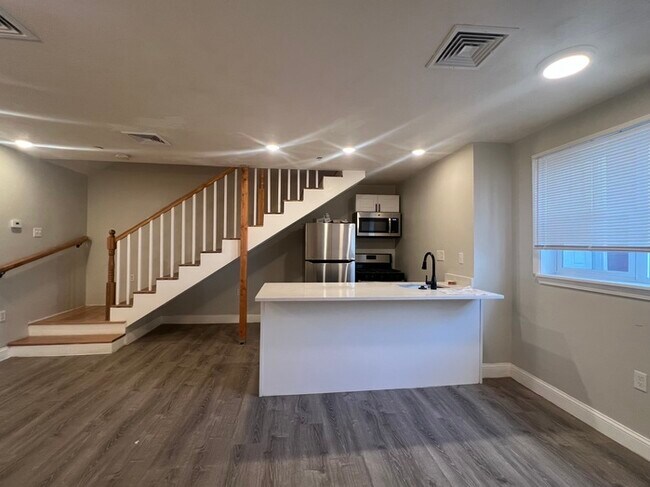 28 Otis St, Unit 1