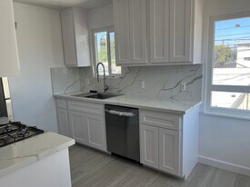 18139 Roscoe Blvd in Northridge, CA - Building Photo