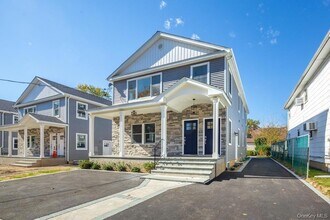 207 Nassau Blvd, Unit B in Garden City, NY - Foto de edificio - Building Photo