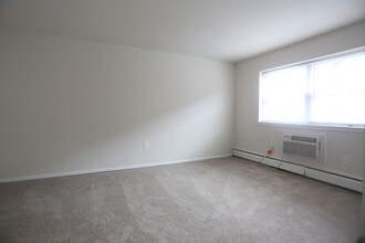 Goshen Manor in West Chester, PA - Building Photo - Interior Photo