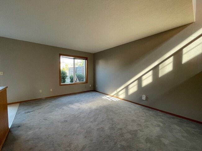 4195 SE Oak St in Hillsboro, OR - Building Photo - Building Photo