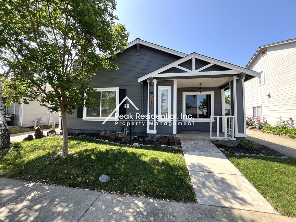 6817 Alamar Way in Elk Grove, CA - Building Photo