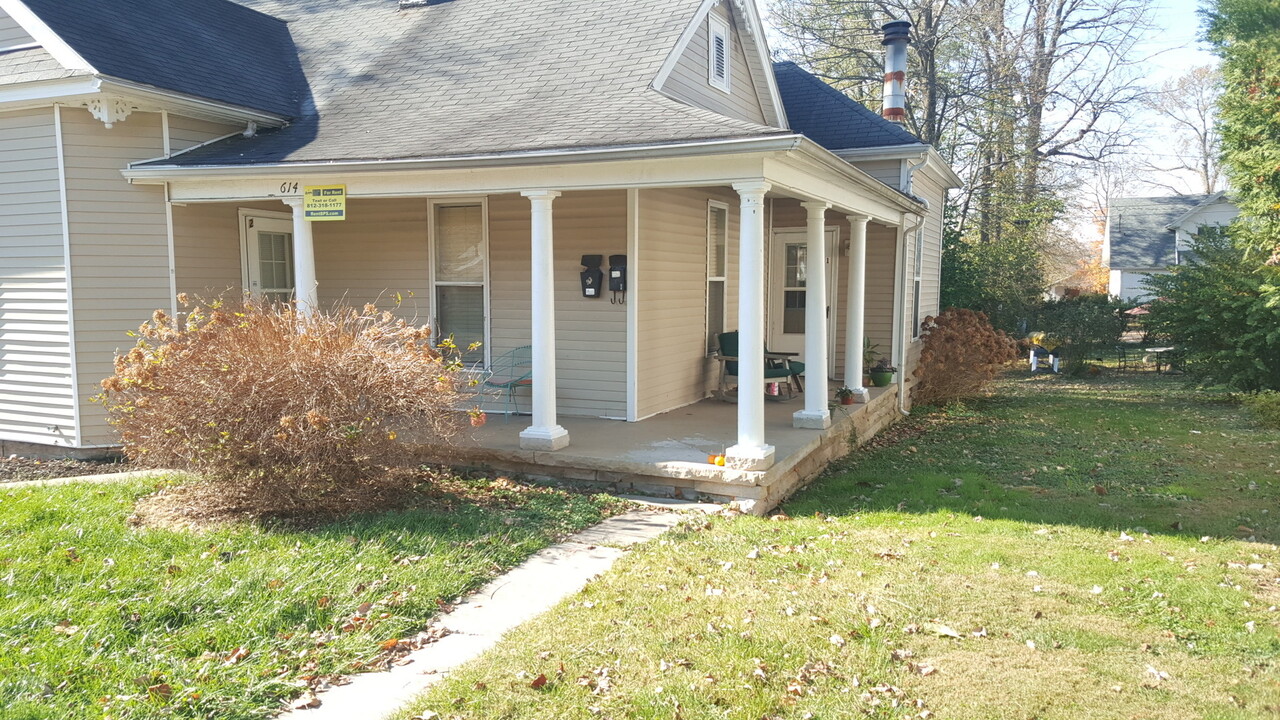 614 S Lincoln St in Bloomington, IN - Foto de edificio
