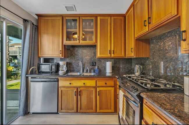 17192 Pacific Coast Hwy, Unit 106 in Huntington Beach, CA - Building Photo - Building Photo