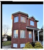 70A Bayview Ave in Staten Island, NY - Building Photo