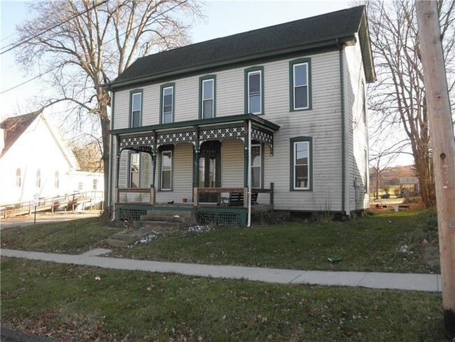 30 Main St in Taylorstown, PA - Foto de edificio - Building Photo