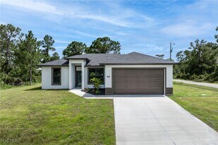 907 W 9th St in Lehigh Acres, FL - Building Photo