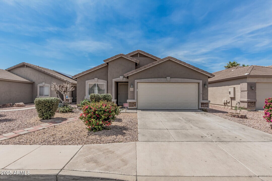 10174 N 116th Ln in Youngtown, AZ - Foto de edificio
