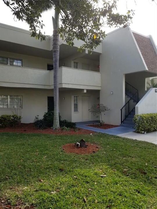 7173 W Country Club Dr N in Sarasota, FL - Building Photo