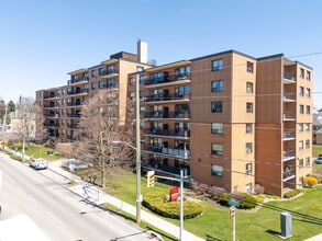 Ridout Towers in London, ON - Building Photo - Building Photo