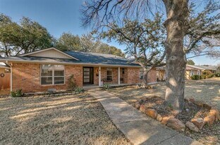 8349 Londonderry Ln in Dallas, TX - Building Photo