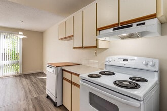 South Ridge Townhomes in Edmonton, AB - Building Photo - Building Photo