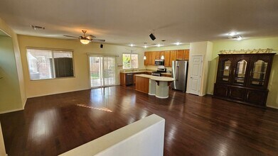 9267 Grassy Weep Ct in Las Vegas, NV - Building Photo - Building Photo