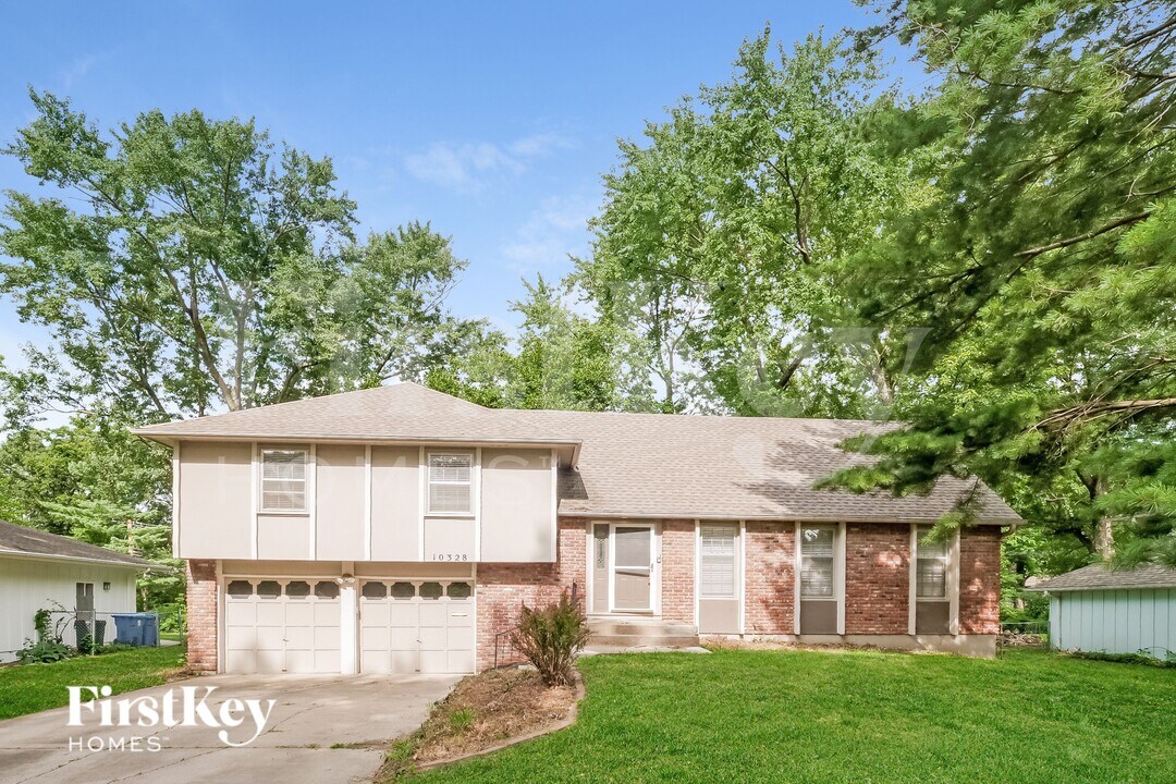 10328 Horton St in Overland Park, KS - Foto de edificio