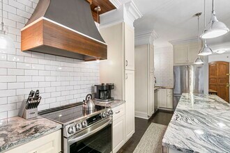 222 E Chestnut St in Chicago, IL - Building Photo - Building Photo