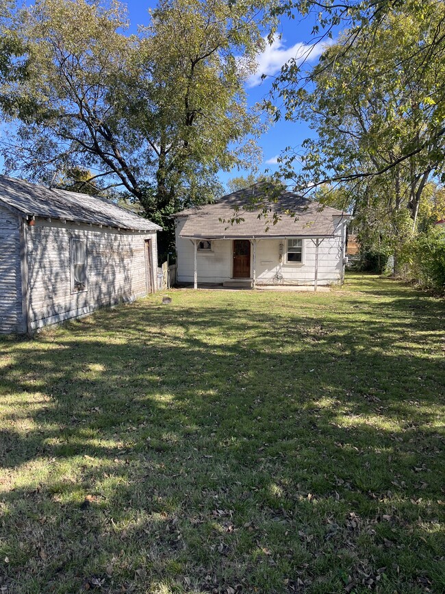 property at 121 N Seminole Ave