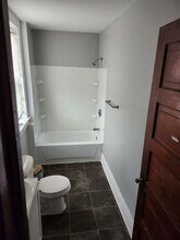 2047 W 6th St in Davenport, IA - Building Photo - Building Photo