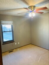 2412 E Hills Dr in Moore, OK - Foto de edificio - Building Photo