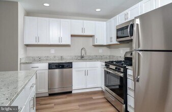 515 W Chelten Ave, Unit 1B-1207 in Philadelphia, PA - Building Photo - Building Photo