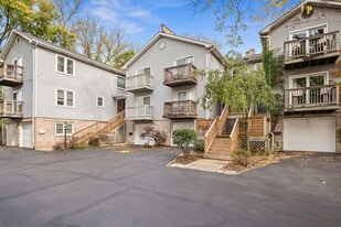 103 N Bennett St in Geneva, IL - Building Photo