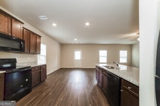 334 Augusta Woods Dr in Villa Rica, GA - Foto de edificio - Building Photo