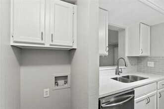 5916 Gaston Ave in Dallas, TX - Foto de edificio - Building Photo