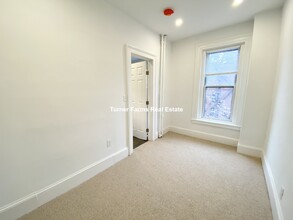 225 Newbury St, Unit 3R in Boston, MA - Building Photo - Building Photo